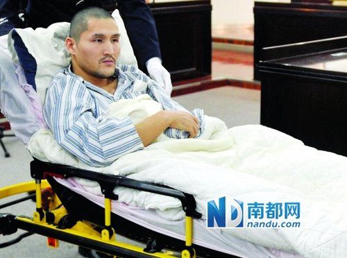 被告人冀中星在法庭上。