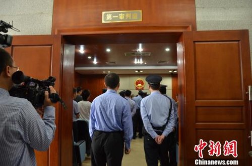 深圳故意殺人警察一審獲死緩 當庭表示上訴