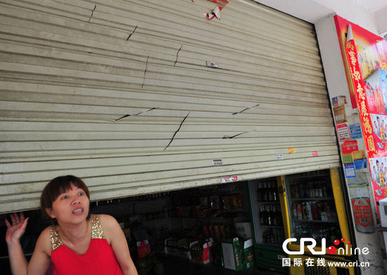 三亞發(fā)生打砸事件 10余輛車(chē)多個(gè)店鋪“受傷”(高清組圖) 三亞發(fā)生打砸事件 10余輛車(chē)多個(gè)店鋪“受傷”(高清組圖)