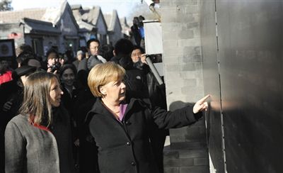 2012年2月2日，北京，默克爾來到南鑼鼓巷游覽。