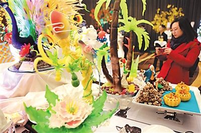 　APEC會(huì)議中心擺放的各類(lèi)糖塑