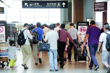 近期乘飛機(jī)應(yīng)留足更多的時(shí)間以免誤機(jī)。/晨報(bào)記者 殷立勤