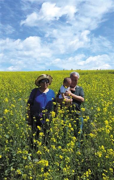 事故之前，老兩口的合影，李春同說，老兩口一輩子很少一起照相。家屬供圖