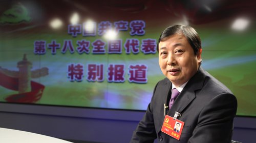 十八大代表，江蘇省江陰市華西村黨委書記、華西集團董事長吳協(xié)恩