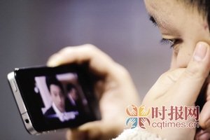 男子連續(xù)觀看20多個小時韓劇后嘔吐 男子連續(xù)觀看20多個小時韓劇后嘔吐