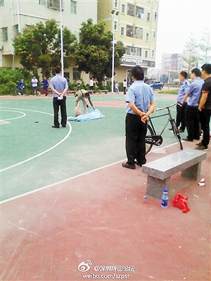 事發(fā)后，警方趕往現(xiàn)場進行處理。圖片來源于微博