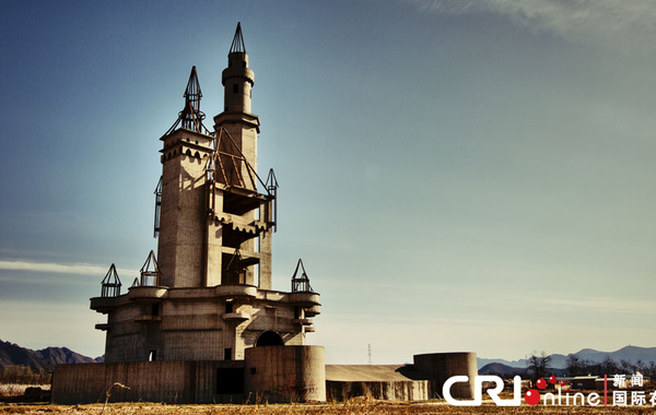 有著“鬼城”、“現(xiàn)實版的寂靜嶺”、“城堡廢墟”等稱號的城堡。沈湜 攝…