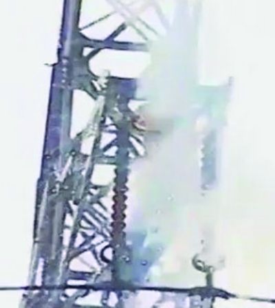 不幸觸電著火。