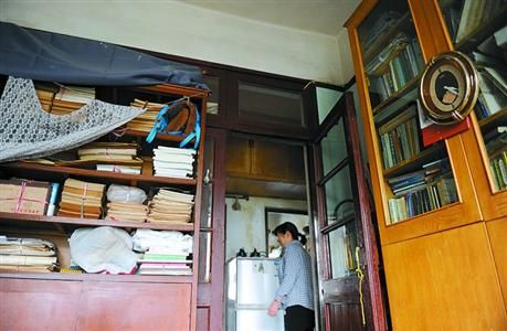 老人生活簡樸，平時有保姆照顧