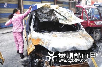 才跑8000公里的車被燒得不成樣子。