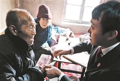 法官送去贍養(yǎng)費。