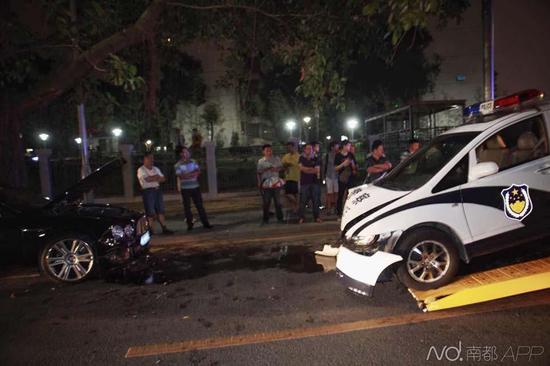 當(dāng)時賓利司機去筆架山爬山，車停在路邊，剛回來便發(fā)現(xiàn)車輛發(fā)生了事故。