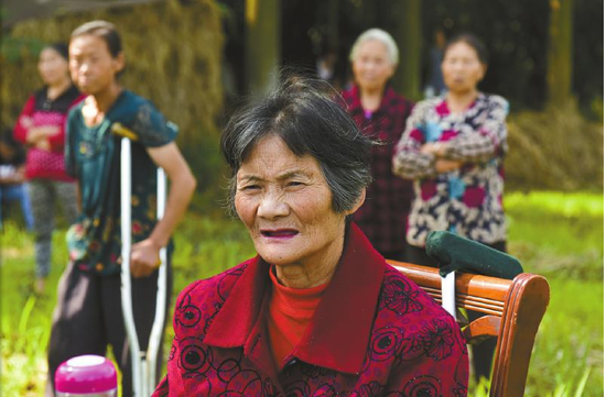 七旬老人狀告四子女，要求他們常回家看看