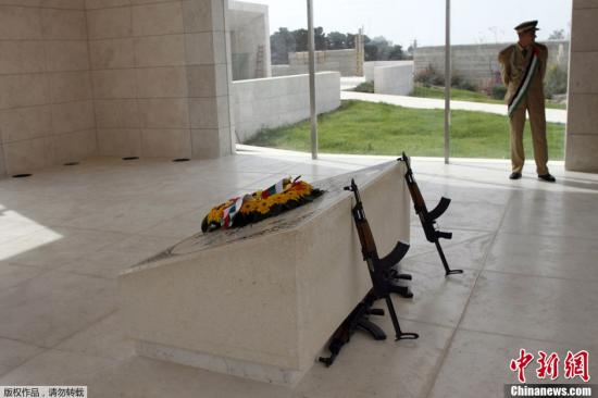 當(dāng)?shù)貢r(shí)間11月11日，約旦河西岸城市拉姆安拉，巴勒斯坦舉行儀式紀(jì)念阿拉法特逝世8周年。