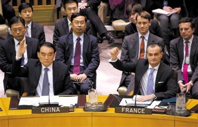 1月22日，紐約，中國常駐聯(lián)合國代表李保東舉手贊成通過對(duì)朝鮮制裁決議。