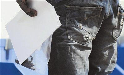 涉案手槍。新華社發(fā)