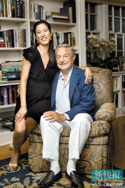 索羅斯及其未婚妻多美子。