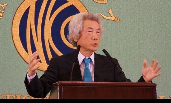 日本前首相小泉純一郎11月12日發(fā)表演說，支持安倍晉三對中國強硬，并鼓動其參拜靖國神社。