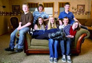 長大后的七胞胎。