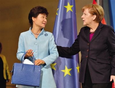26日，默克爾與來訪的樸槿惠會晤。