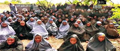 視頻中公布的被綁架女孩。