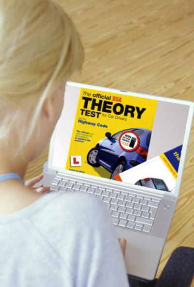 駕駛標(biāo)準(zhǔn)局的發(fā)言人稱，駕照申請(qǐng)通過(guò)率低證明了英國(guó)駕駛安全系數(shù)高。