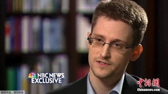 　資料圖：“棱鏡門”曝光者愛德華·斯諾登接受美國全國廣播公司(NBC)的獨(dú)家采訪。