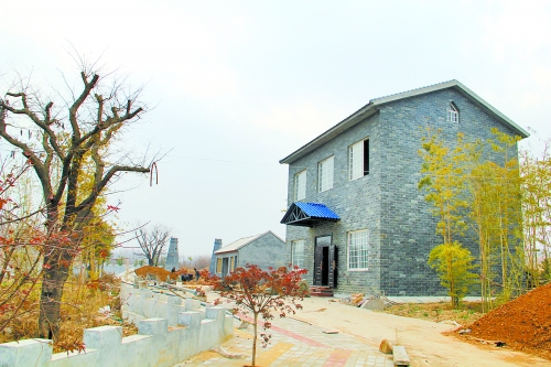 曾被縣紀(jì)委和縣國土局查處 至今仍在建設(shè)中 曾被縣紀(jì)委和縣國土局查處 至今仍在建設(shè)中