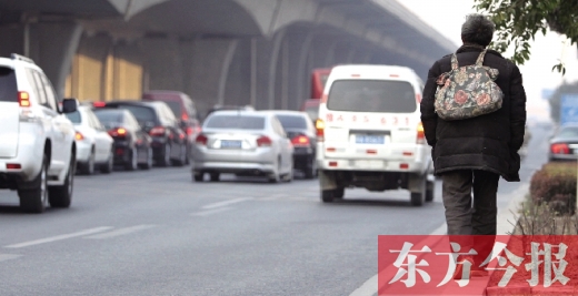  廣電全媒體“問(wèn)暖”農(nóng)民工