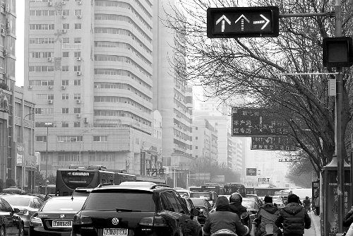 新交規(guī)“黃恐”引發(fā)擁堵？ 這個(gè)真的有！