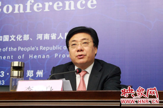 洛陽(yáng)市市長(zhǎng)李柳身發(fā)表熱情洋溢的旅游推介詞。