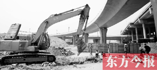 施工方稱為配合另一工程開工移管道 預計6月中旬或6月底恢復通車 施工方稱為配合另一工程開工移管道 預計6月中旬或6月底恢復通車