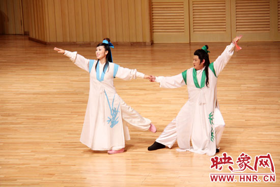 武秀之“三合一”理論暨教學(xué)成果展演在鄭州舉行 武秀之“三合一”理論暨教學(xué)成果展演在鄭州舉行