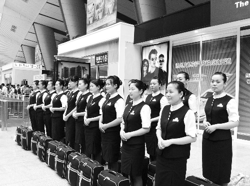 本想著上了學(xué)能安排到高鐵或地鐵單位當(dāng)乘務(wù)員，結(jié)果只是去做安保服務(wù)，許多學(xué)生稱上當(dāng)了