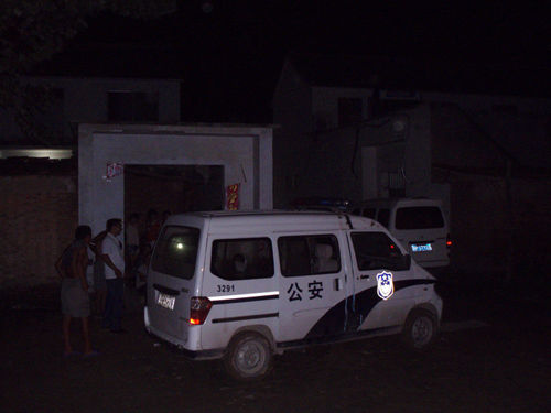 夜訪民宅警車(chē)