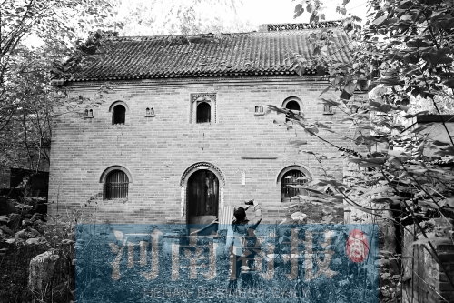 花五松的老宅里，還有祖上留下的牌位