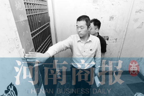 　來到馬某家，法官被拒之門外