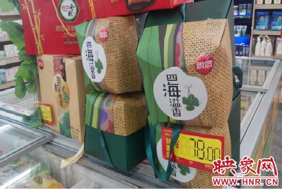 今年商場里的散裝、袋裝粽子多了，盒裝粽子的售價也更加親民。