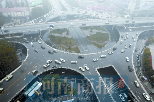 紫荊山立交橋，如今是許多人上下班的必經之路