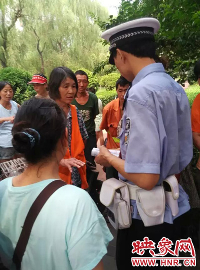 令人憤怒的是，這名老太太竟然報(bào)警說(shuō)“她被環(huán)衛(wèi)工打了”