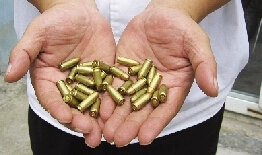 巡防隊員發(fā)現(xiàn)的"六四式"手槍子彈 巡防隊員發(fā)現(xiàn)的"六四式"手槍子彈