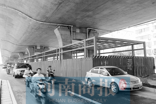 建設(shè)中的隴海路快速公交站臺(tái)，這條線路或取名B5