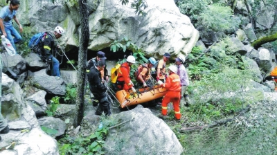 救援現(xiàn)場(chǎng)(圖片由河南戶外救援總隊(duì)提供) 救援現(xiàn)場(chǎng)(圖片由河南戶外救援總隊(duì)提供)