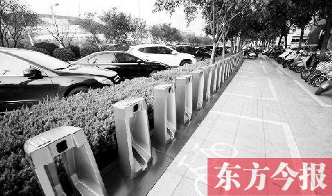 在鄭州市鄭東新區(qū)已經(jīng)安裝到位的公共自行車(chē)位 在鄭州市鄭東新區(qū)已經(jīng)安裝到位的公共自行車(chē)位