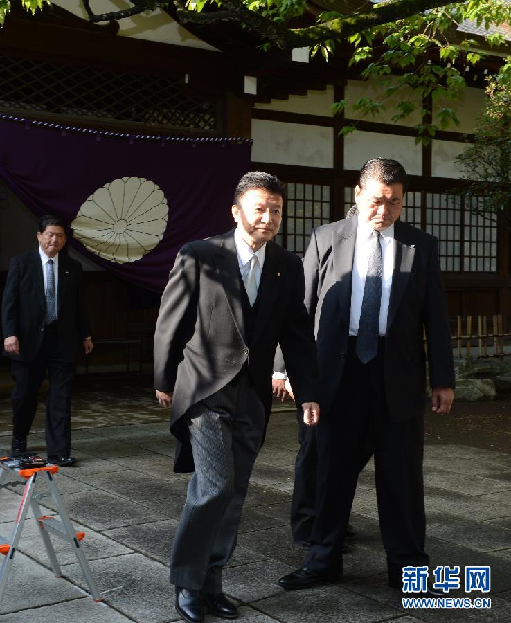 日本總務(wù)大臣和上百名國會議員參拜靖國神社