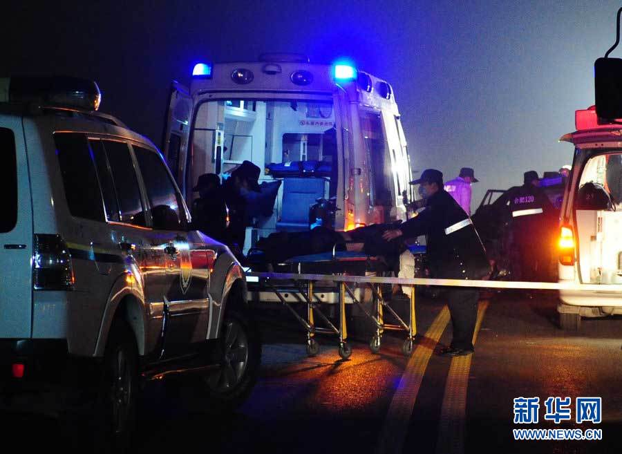 2013年1月9日，合肥，事故現(xiàn)場(chǎng)，兩輛受損車輛已經(jīng)全部變形