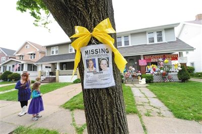 7日，當(dāng)?shù)貙ふ胰⒌膯⑹逻€在原處。