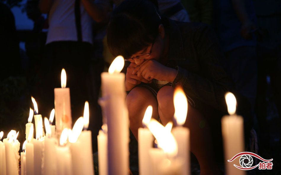 一女生高考途中墜排水溝 一女生高考途中墜排水溝