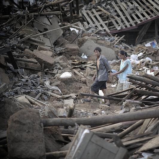 實拍廢墟中的愛