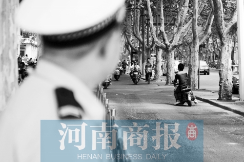 有警察，趕緊掉頭！